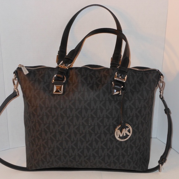 Michael Kors Handbags - MICHAEL KORS OVERSIZE TOTE SHOULDER BAG